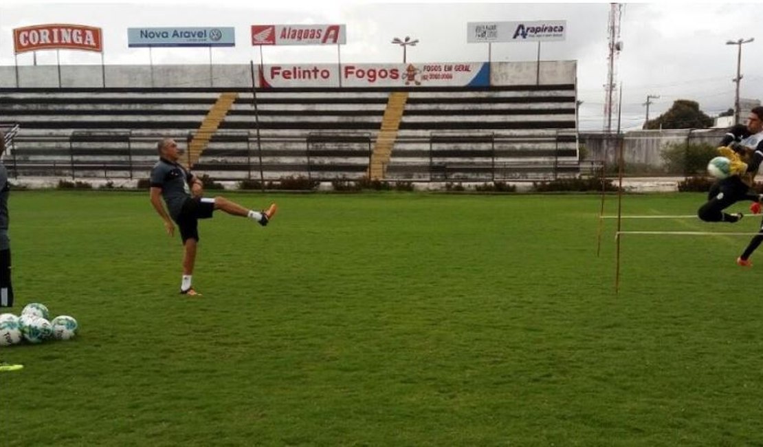 Após se reapresentar, elenco alvinegro inicia os treinos para o confronto contra o Fortaleza