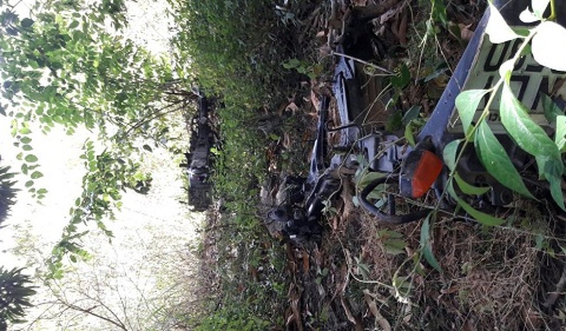 Polícia descobre cemitério de motos em matagal de Lagoa da Canoa