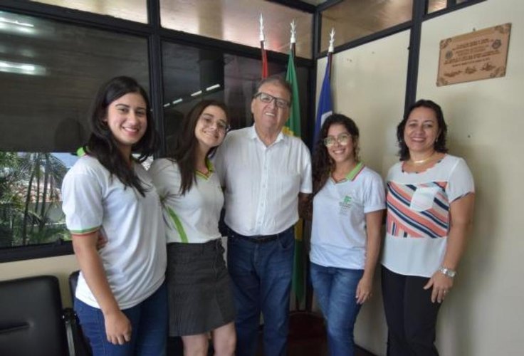 Com apoio da Prefeitura de Santana, alunas do IFAL se destacam na Fenecit