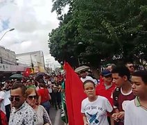 Vídeo: Estudantes e professores de Arapiraca fazem protesto contra cortes na educação
