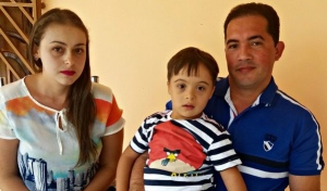 Médica é flagrada agredindo criança com Síndrome de Down