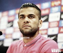 Daniel Alves rebate críticas, cita Pelé e afirma: 'Muitos me odeiam, mas todos me querem'