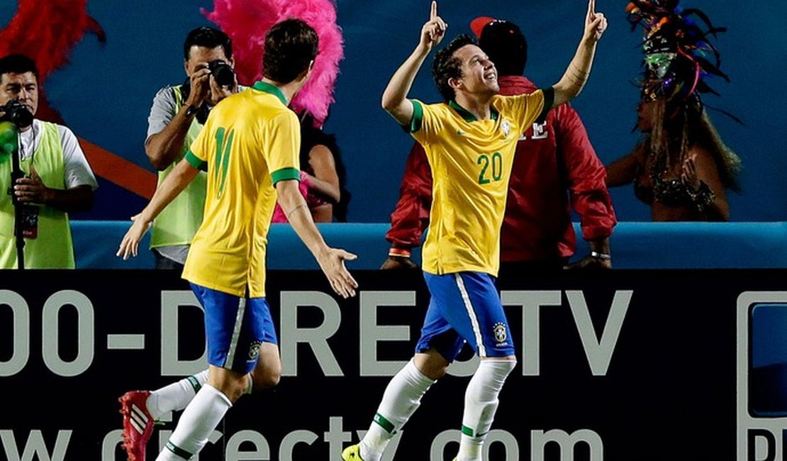 Com show de Neymar, Brasil supera violência de Honduras e marca cinco