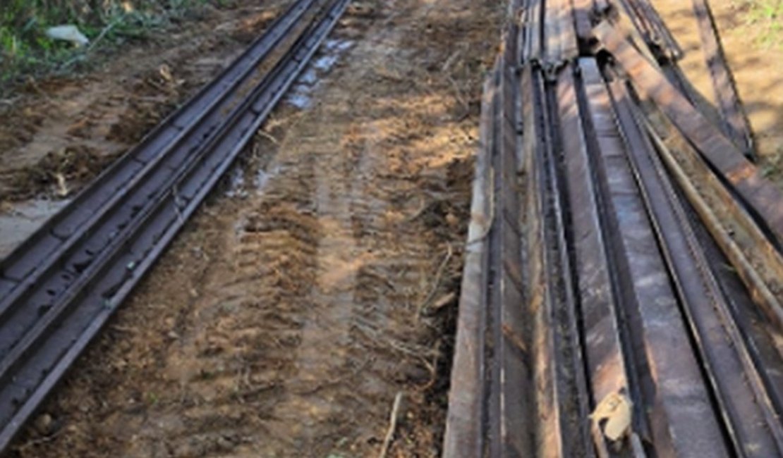 Dois homens que furtavam trilhos de ferrovia desativada são presos em Porto Real do Colégio