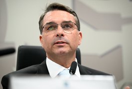 Flávio Bolsonaro confirma pré-candidatura à Presidência