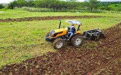 Aração de terras beneficia mil produtores rurais de Traipu