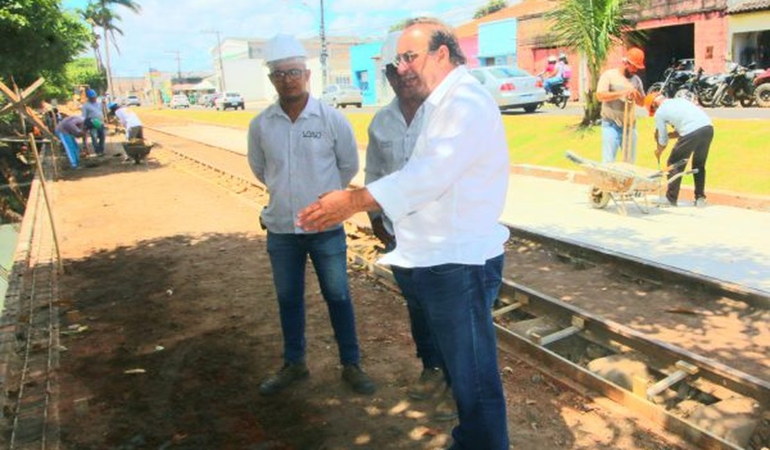 Prefeito de Arapiraca inicia a semana visitando obras na cidade
