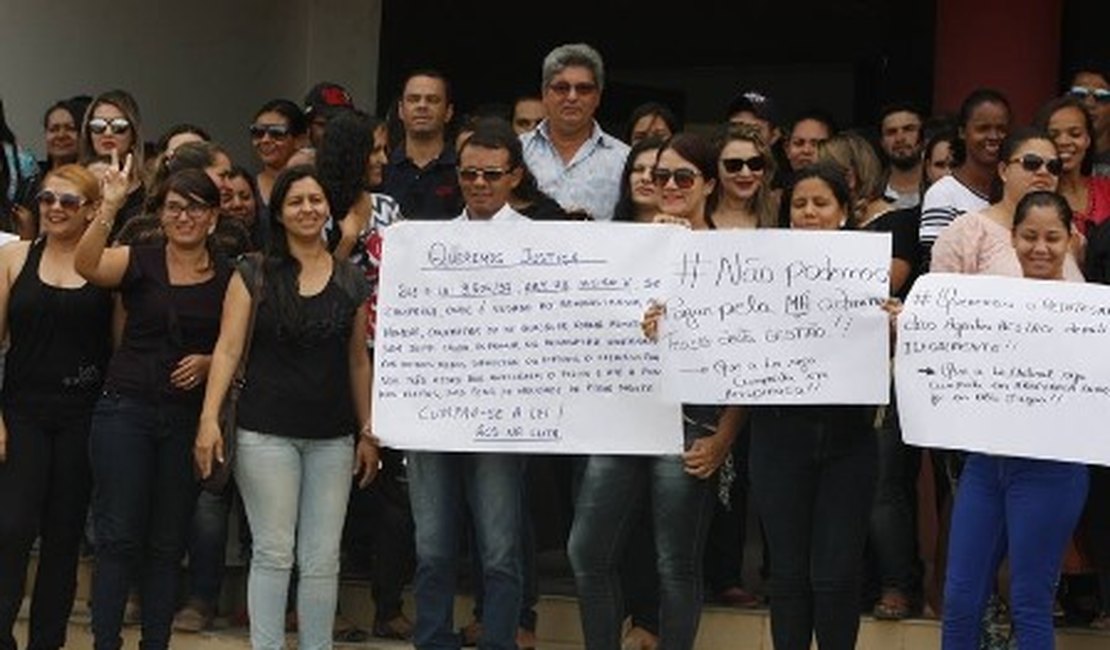 Demitidos, agentes de saúde e de endemias se reúnem com promotor de Justiça em Arapiraca