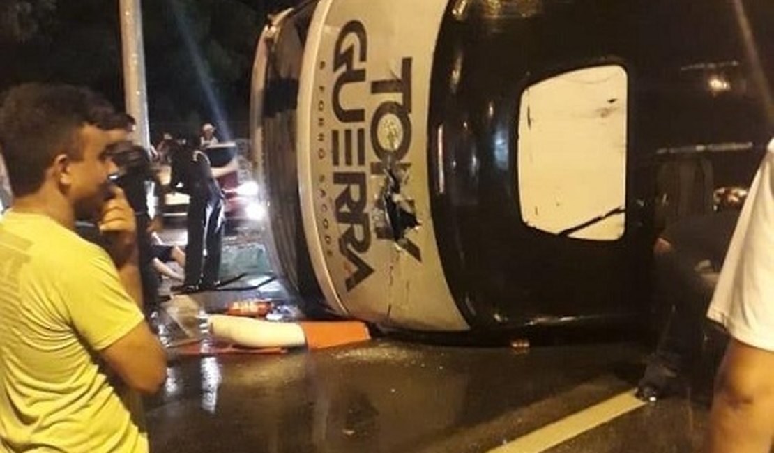 Oito pessoas ficam feridas em acidente com ônibus da banda Forró Sacode