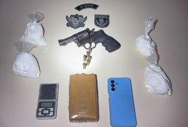 Suspeito de homicídios é preso com revólver e drogas após perseguição por telhados em Arapiraca