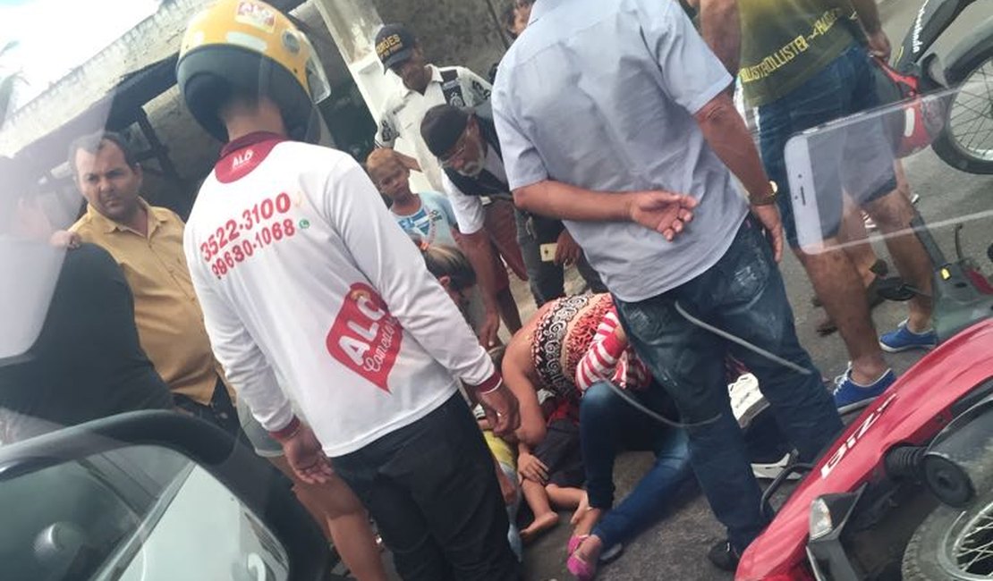 Colisão entre motocicletas deixa mulher e criança feridas em Arapiraca