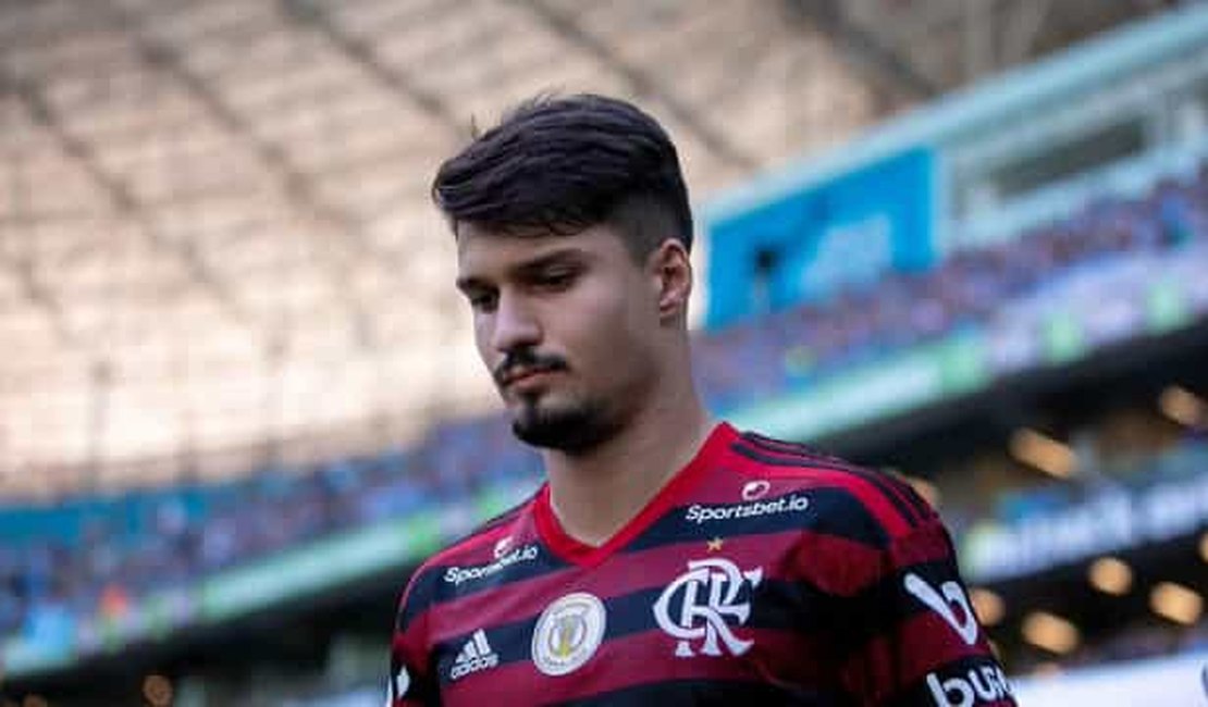 Zagueiro do Flamengo chama colega de time de macaco