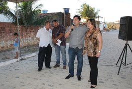 Célia entrega novas ruas pavimentadas no Arnon de Melo