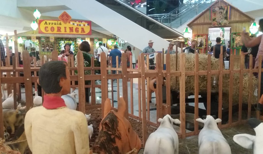 Arraiá do Coringa leva clima junino para shopping de Maceió