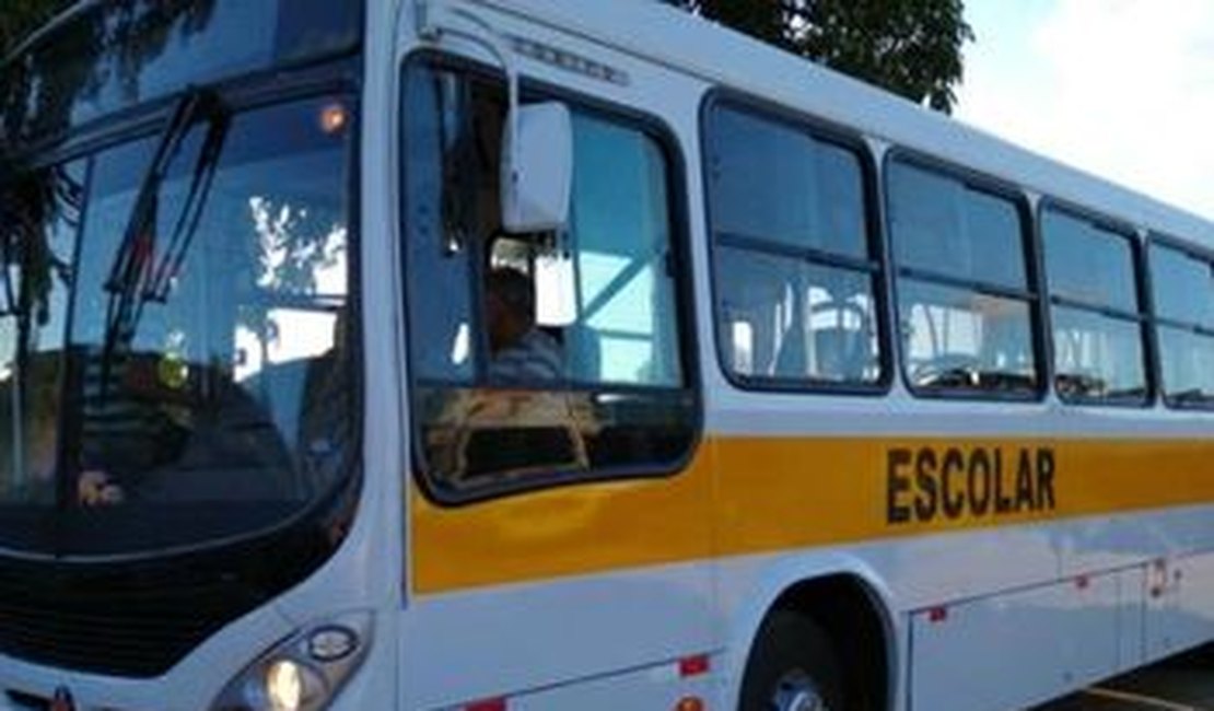 Motoristas e proprietários de ônibus escolar da rede estadual paralisam atividades