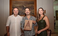 Carlinhos Maia recebe título de 'Imperador do Turismo em Alagoas'