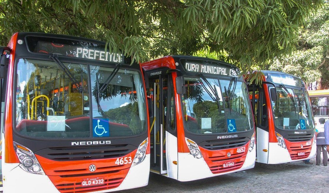 Ônibus voltam a circular em Maceió após fim da paralisação