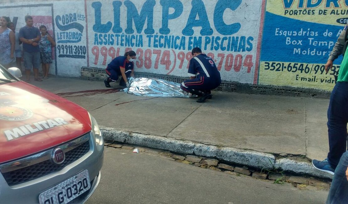 Criminosos em motocicleta atiram e matam jovem no Capiatã, em Arapiraca