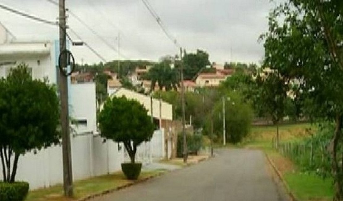 Em surto, juiz federal mata cachorro com seis tiros e ameaça funcionários