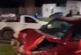 Acidente envolve cinco carros na Av. Fernandes Lima e homem é preso em flagrante após tentar agredir policiais