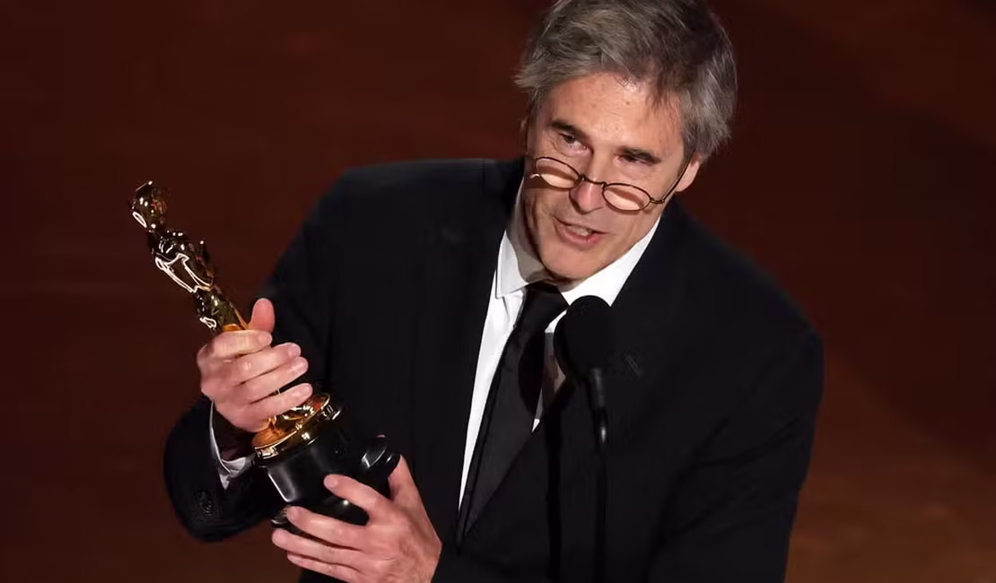 'Ainda Estou Aqui' faz história e conquista primeira estatueta do Oscar para o Brasil