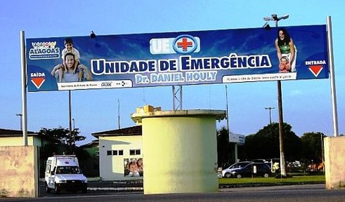 Homem é hospitalizado inconsciente após levar facadas no bairro Manoel Teles