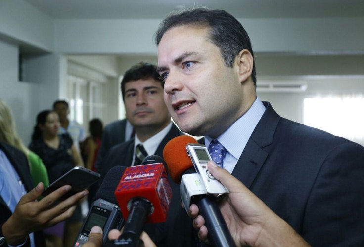 Partido do governador perde força e ameaça planos para eleições do ano que vem