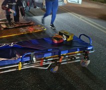Manobra perigosa de motociclista termina em atropelamento de ciclista na AL-115, em Arapiraca