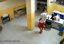 VÍDEO. Detento recebe lanche de entregador em Presídio de Segurança Máxima de AL