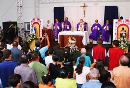 Missa de sétimo dia homenageia vítimas de capotamento de ônibus de Coite do Noia