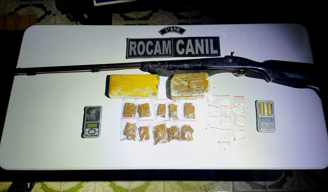 Jovem de 18 anos é presa com quase 1 kg de maconha, cocaína e arma de fogo em Arapiraca