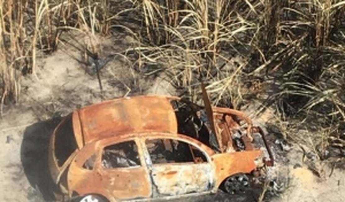 Polícia encontra carro carbonizado no Polo de Marechal Deodoro