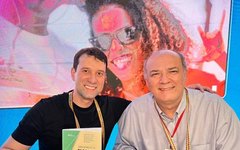 Tonholo prestigia lançamento de livro de Daniel Barbosa