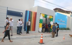 Luciano Barbosa entrega escola completamente revitalizada