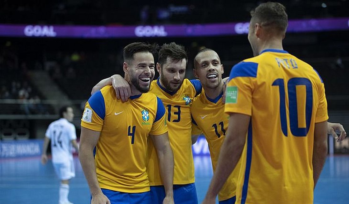 Brasil sofre contra Japão na Copa do Mundo de Futsal, mas vai às quartas