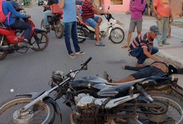 Motociclista invade contramão e causa colisão entre veículos, em Arapiraca