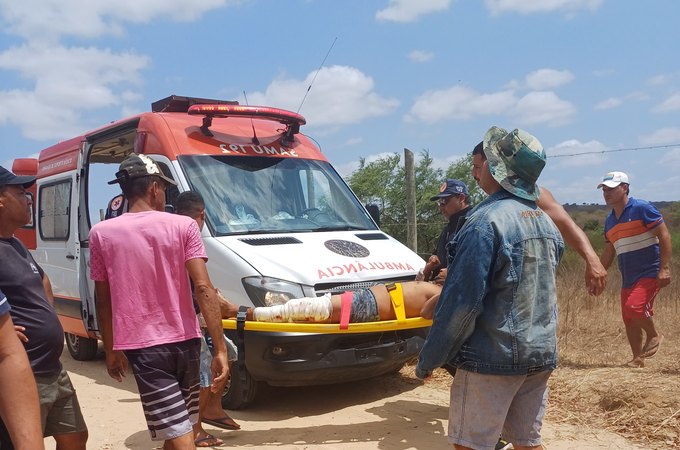 Motociclista supostamente embriagado fica ferido após colidir em carro no interior de Alagoas