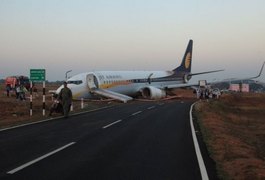 Avião sai da pista e deixa 15 feridos na Índia