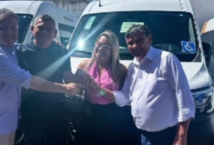 Prefeito Flávio do Chico da Granja recebe van do ﻿MobSUAS para fortalecer ﻿serviços socioassistenciais de Feira Grande