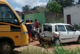 Reboque se solta de veículo e atinge ônibus escolar de Craíbas, na AL 115, em Arapiraca
