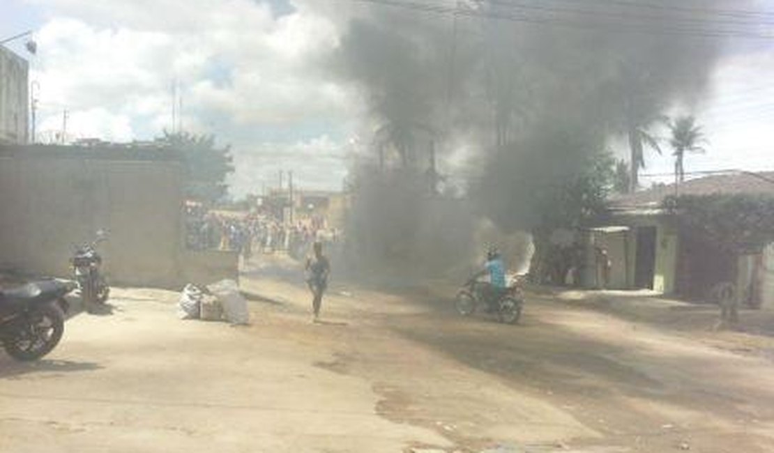 Moradores da Canafístula protestam por melhorias no bairro nesta segunda-feira