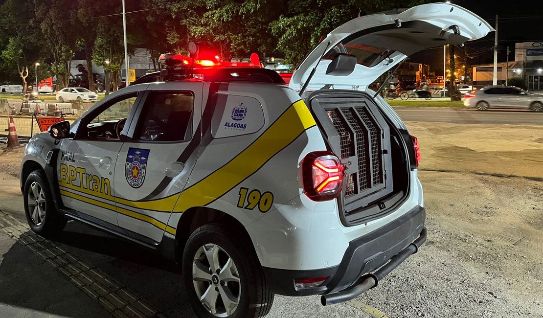 Bptran prende homem suspeito de tráfico de drogas e com mandado de prisão em aberto