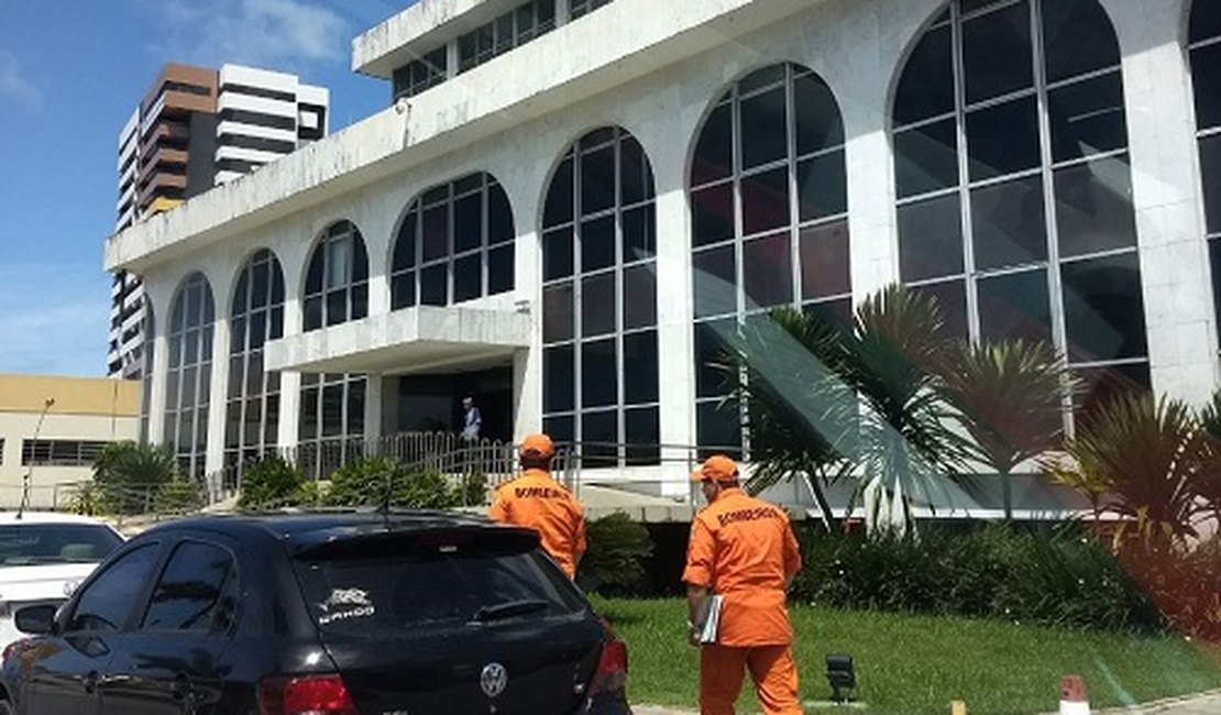 Bombeiros notificam 13 prédios públicos por falta de auto de vistoria