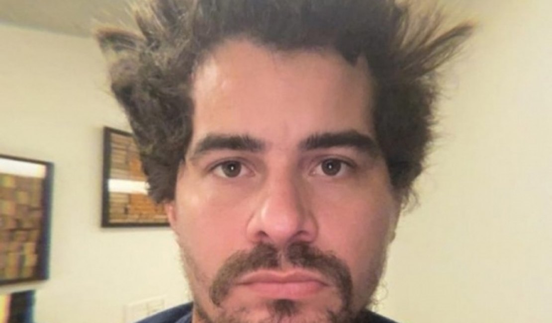 Em casa, Thiago Martins reclama de bares e praias cheias: 'Não temos vacina'