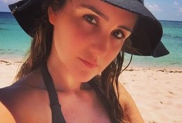 Dulce Maria, ex-RBD, aparece de biquíni e mostra o corpo em forma