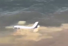 Após pane, avião faz pouso de emergência na Praia de Ponta Verde
