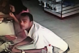 VÍDEO. Homem furta celular em loja do Centro de Arapiraca e é flagrado por câmeras