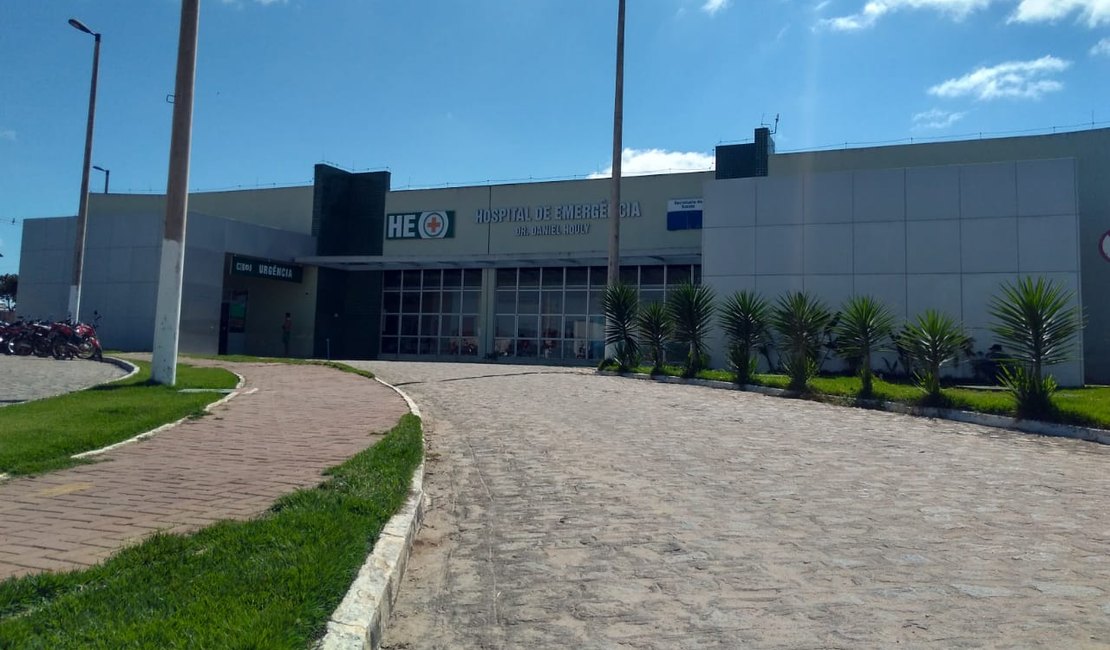 Muro desmorona e deixa homem ferido no povoado Taboca, município de Feira Grande