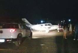 Avião com o cantor Amado Batista faz pouso de emergência na Bahia