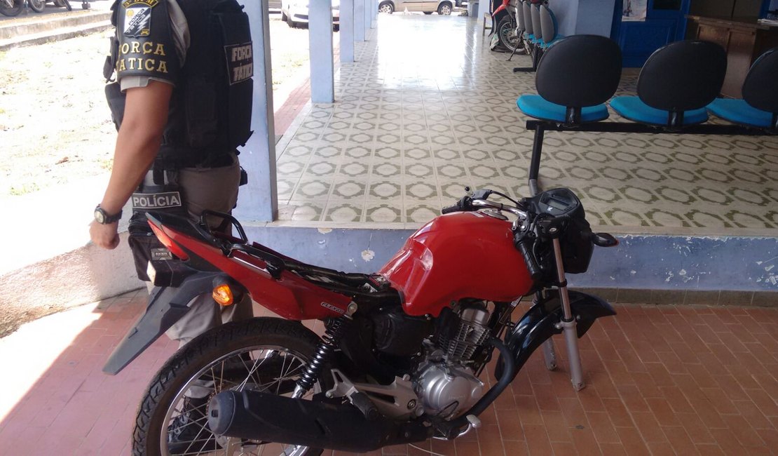 Força Tática recupera, em Arapiraca, moto roubada em Teotônio Vilela